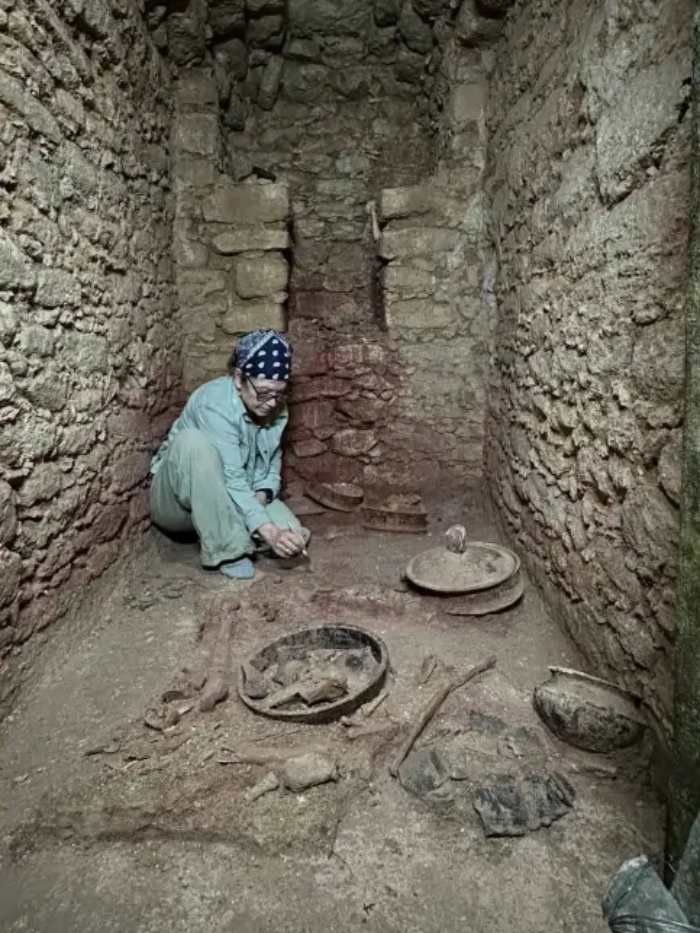 Phát hiện ra ngôi mộ chứa đầy kho báu hàng nghìn năm tuổi, chủ nhân là vị vua huyền thoại  - ảnh 4