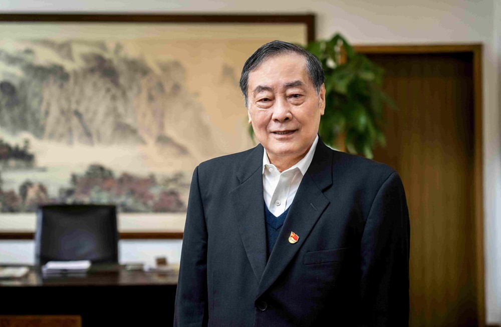 Tỷ phú nổi tiếng qua đời, để lại khối tài sản hơn 100.000 tỷ gây tranh chấp gay gắt  - ảnh 1