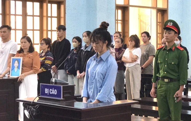 Phạt 18 năm tù nữ sinh lớp 12 giết người - ảnh 1