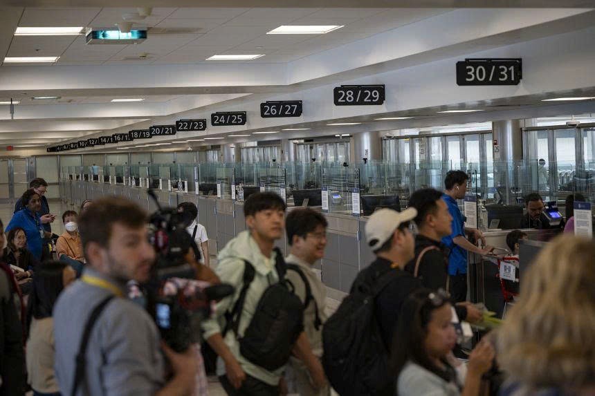 Phí visa Mỹ tăng 144%, du khách phải đóng ít nhất 250 USD chỉ để được xét vào cửa - ảnh 1