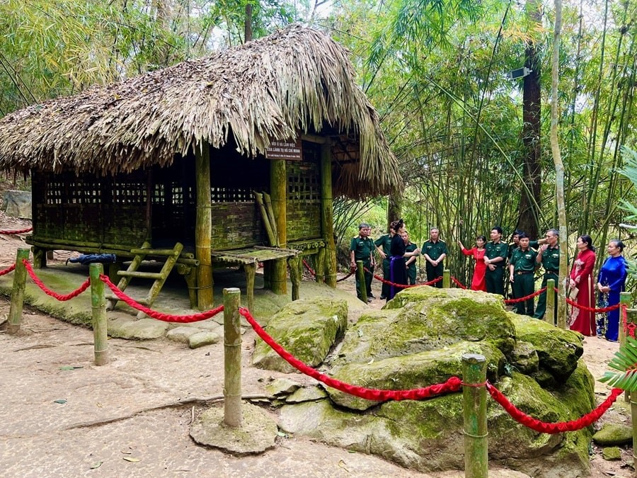 Ngôi làng duy nhất ở Việt Nam không có liệt sĩ dù hàng trăm người ra trận, từng là nơi ở và làm việc của Bác Hồ, Đại tướng Võ Nguyên Giáp - ảnh 3