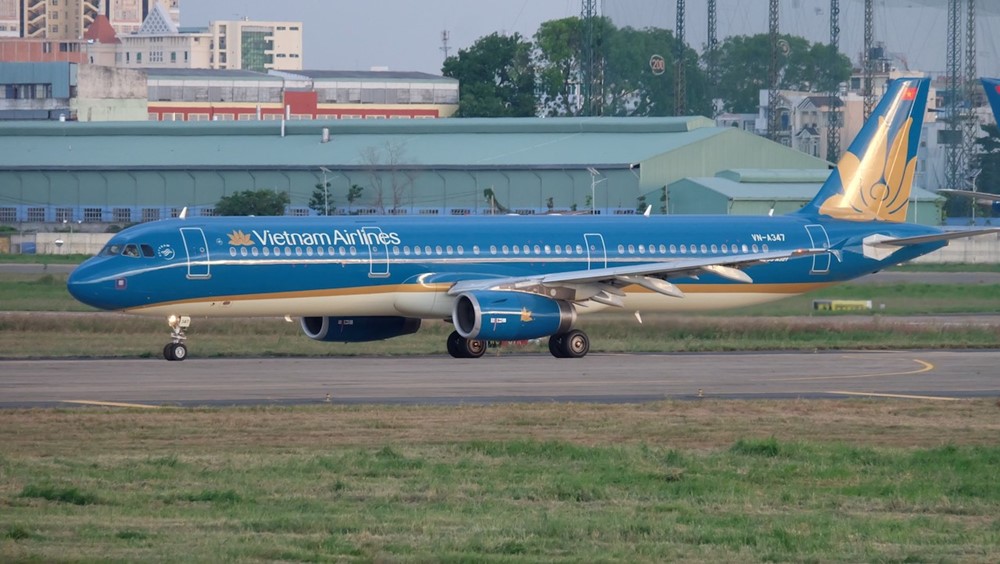 Máy bay Vietnam Airlines đi Campuchia hạ cánh khẩn cấp - ảnh 1