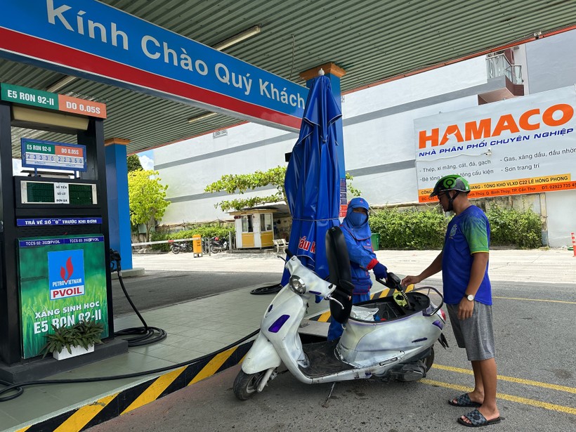 Hôm nay 1/8, chính thức bán xăng E10 cho người dân ở 3 thành phố - ảnh 1
