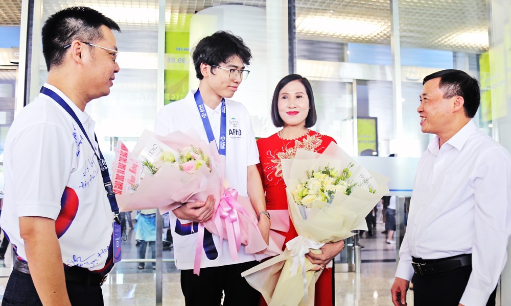 Trường chuyên trăm tỷ ở Việt Nam 3 năm liền có học sinh giành HCV Olympic Hóa học quốc tế, thủ khoa khối A năm 2025 đạt điểm tuyệt đối - ảnh 3