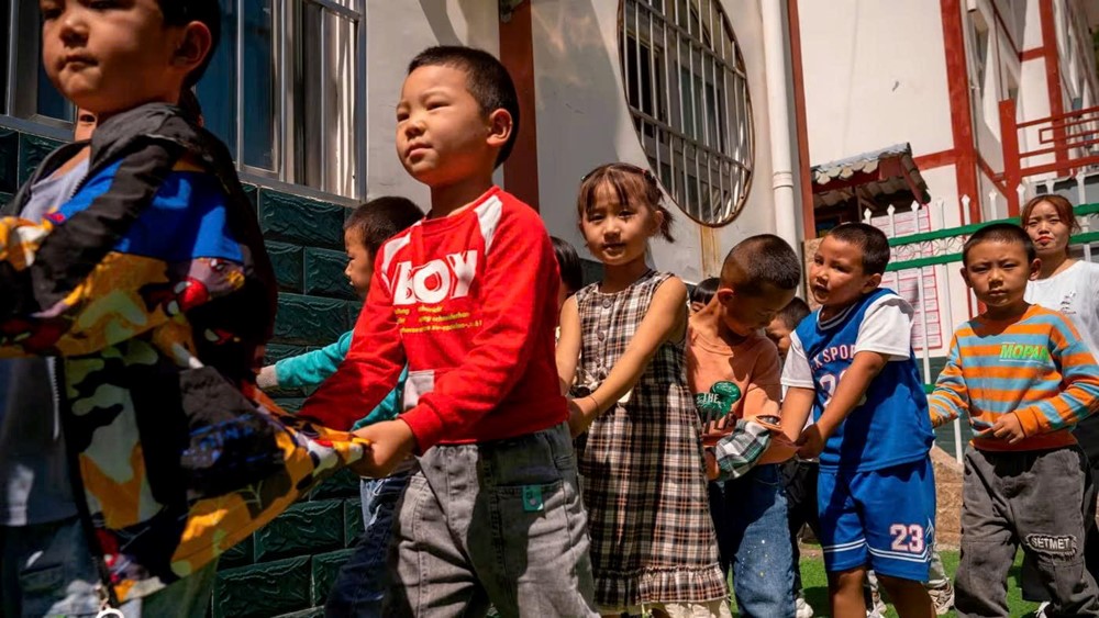 Hơn 40.000 trường mầm non đóng cửa: Chuyện gì đang xảy ra với quốc gia đông dân thứ 2 thế giới? - ảnh 1