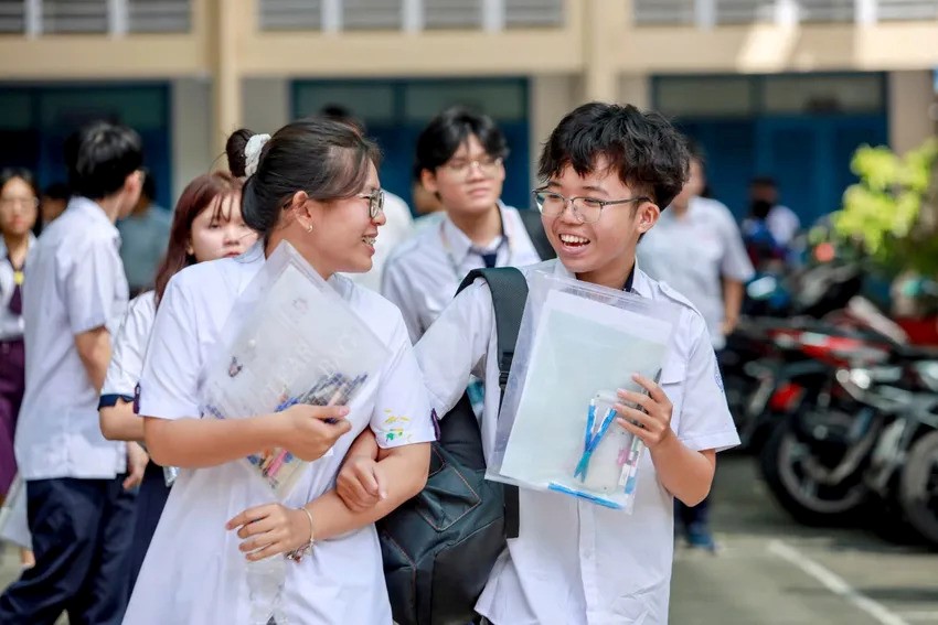 Tin mới về thi tốt nghiệp THPT năm 2025: Hơn 300.000 thí sinh không đăng ký xét tuyển đại học - ảnh 1