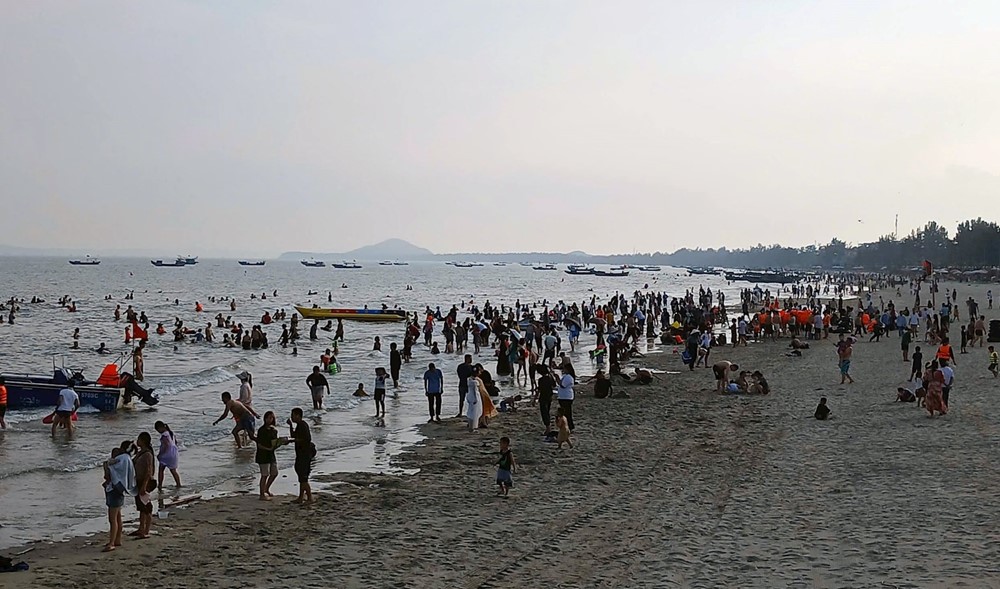 Bãi biển giữ kỷ lục dài nhất Việt Nam trải dài hơn 17km, nằm gần biên giới Việt - Trung - ảnh 3