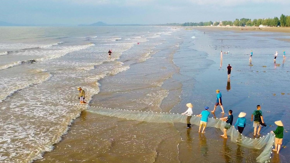 Bãi biển giữ kỷ lục dài nhất Việt Nam trải dài hơn 17km, nằm gần biên giới Việt - Trung - ảnh 4
