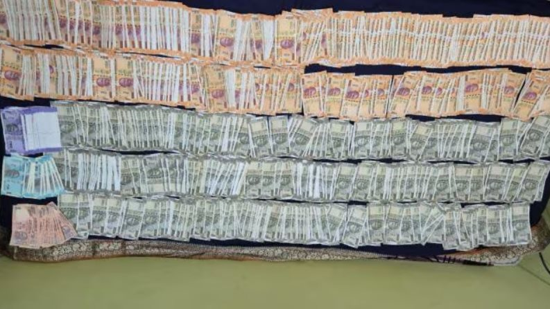 Tịch thu 4,2 tỷ tiền mặt, 6,1kg vàng bạc và loạt nhà đất của kiểm lâm viên sắp nghỉ hưu - ảnh 2