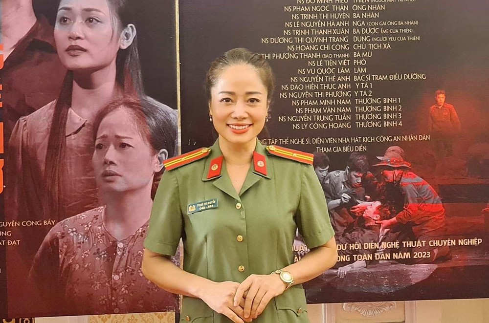 Danh tính nữ diễn viên vào vai Bí thư xã trong phim 'giờ vàng' VTV: Là Thiếu tá Công an, có 22 năm trong ngành - ảnh 1