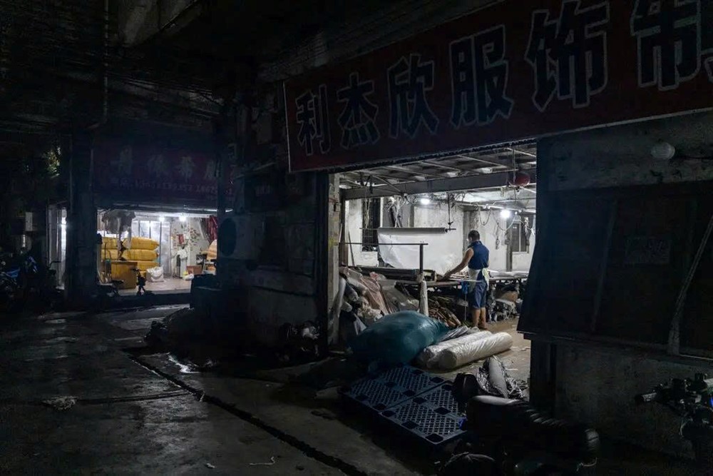 Trung Quốc ngấm đòn thuế quan: Hàng nghìn xưởng may đóng cửa, công nhân thất nghiệp hàng loạt  - ảnh 1