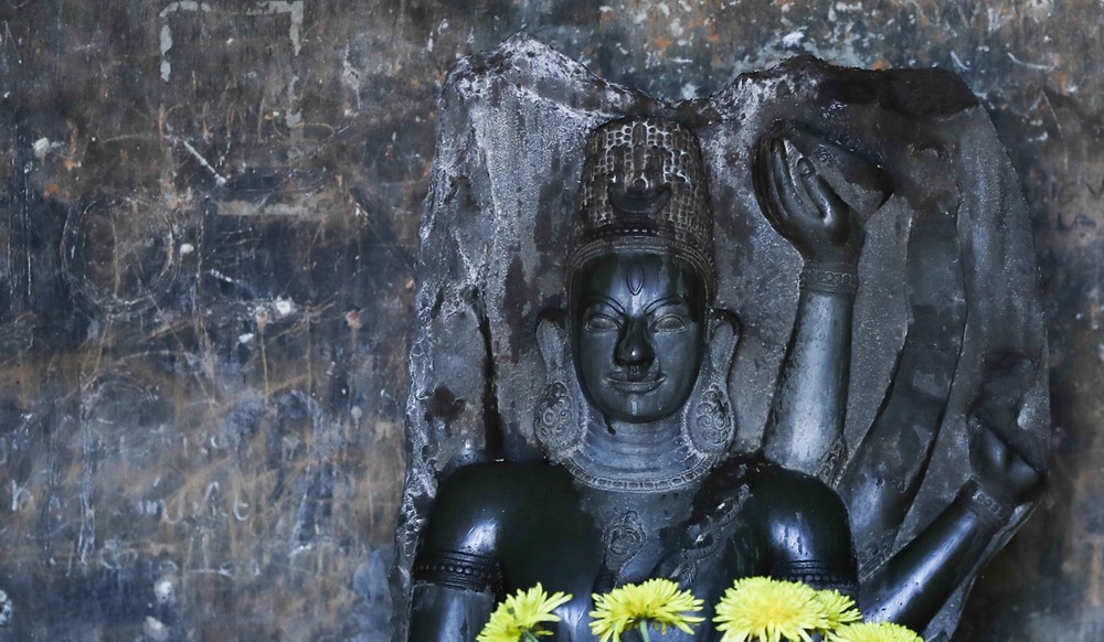 Di tích quốc gia 1.000 năm tuổi của Việt Nam bị xâm hại - ảnh 3