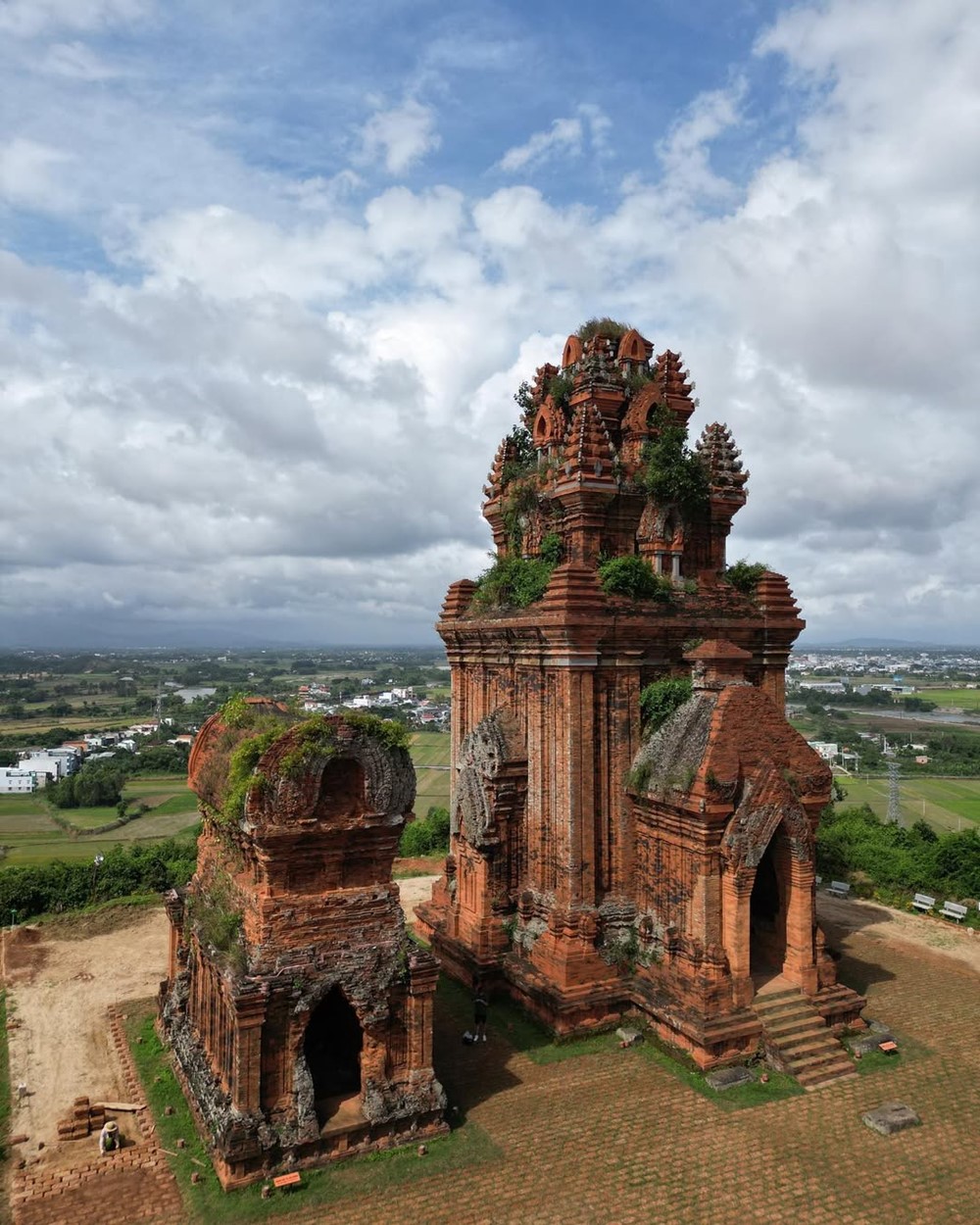 Di tích quốc gia 1.000 năm tuổi của Việt Nam bị xâm hại - ảnh 2