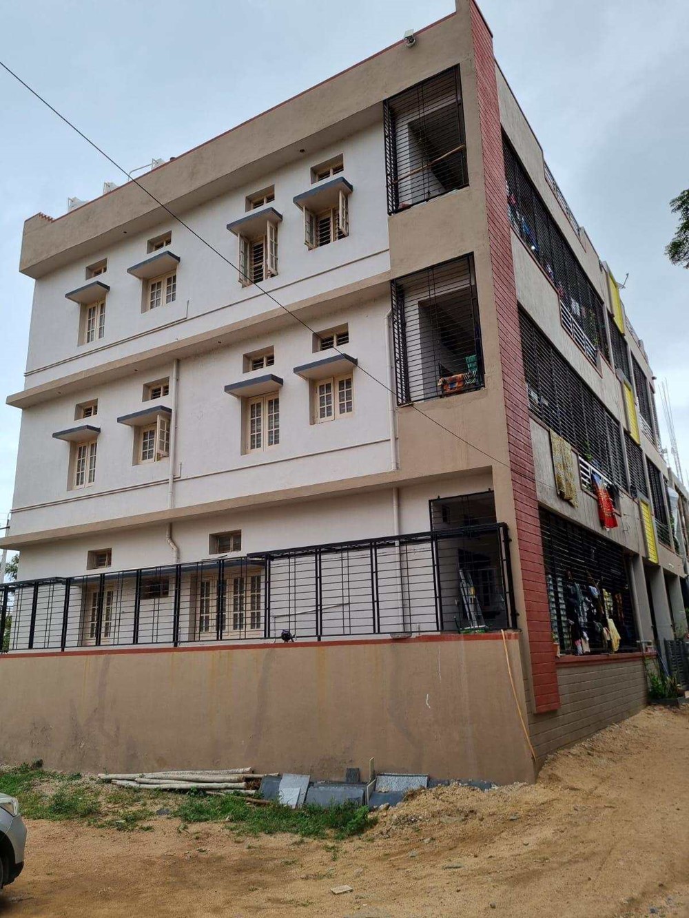 Tịch thu 24 căn nhà, 4 lô đất cùng nhiều vàng bạc tại nhà của thư ký văn phòng lương chỉ hơn 4 triệu - ảnh 1