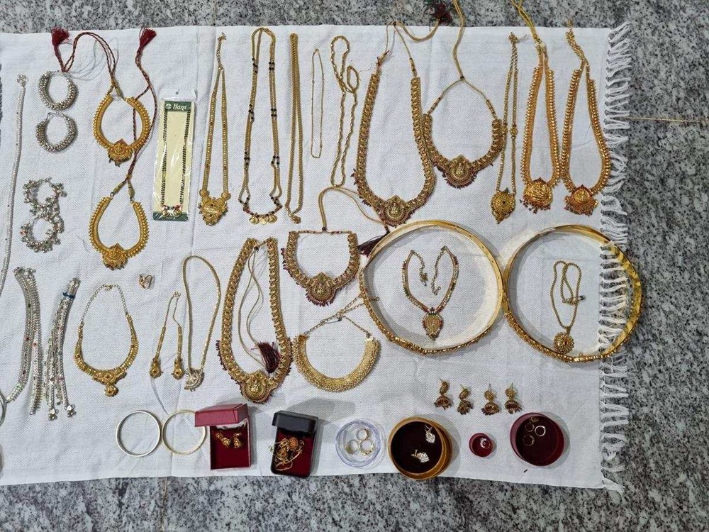 Tịch thu 24 căn nhà, 4 lô đất cùng nhiều vàng bạc tại nhà của thư ký văn phòng lương chỉ hơn 4 triệu - ảnh 2