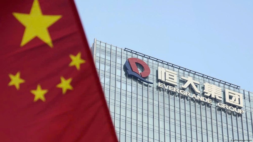 Evergrande chính thức hủy niêm yết, khủng hoảng bất động sản Trung Quốc chạm đáy mới - ảnh 1