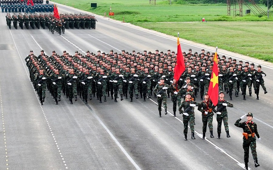 Hà Nội miễn phí bánh, nước, lương khô phục vụ người dân xem diễu binh 2/9 - ảnh 1