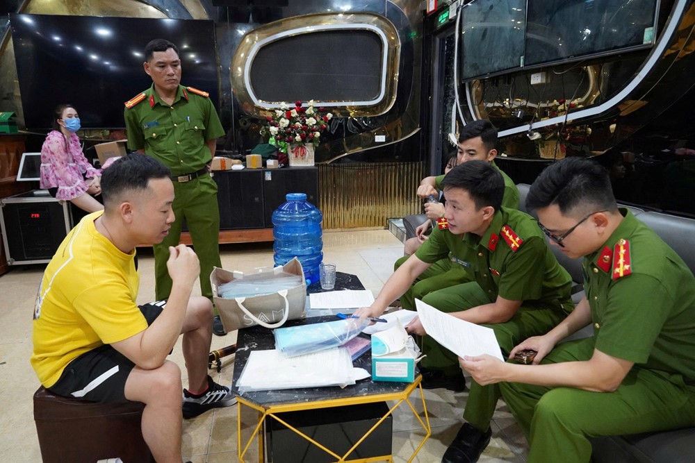 Quán karaoke bí mật xây dãy ký túc xá 'bao nuôi' 38 nhân viên nữ, có người dưới 16 tuổi  - ảnh 2