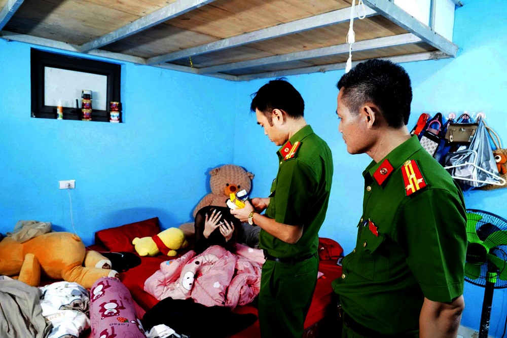 Quán karaoke bí mật xây dãy ký túc xá 'bao nuôi' 38 nhân viên nữ, có người dưới 16 tuổi  - ảnh 4