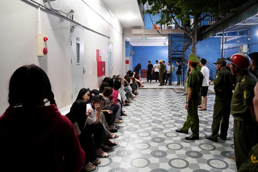 Quán karaoke bí mật xây dãy ký túc xá 'bao nuôi' 38 nhân viên nữ, có người dưới 16 tuổi  - ảnh 3