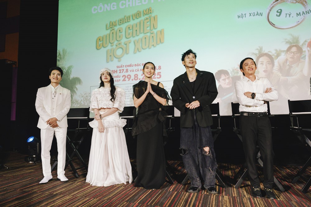 NSƯT Hoài Linh bất ngờ xuất hiện với diện mạo khác lạ - ảnh 1