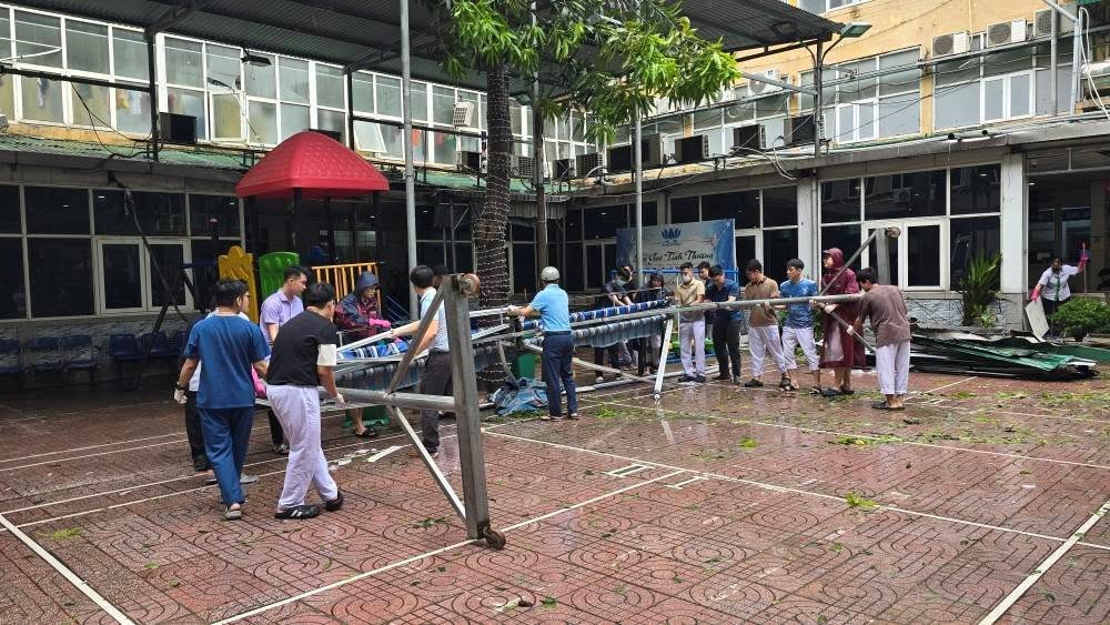 Nghệ An có 2 người bị thương, 2.189 căn nhà hư hỏng, tổng thiệt hại khoảng 850 tỷ đồng do bão số 5 - ảnh 2