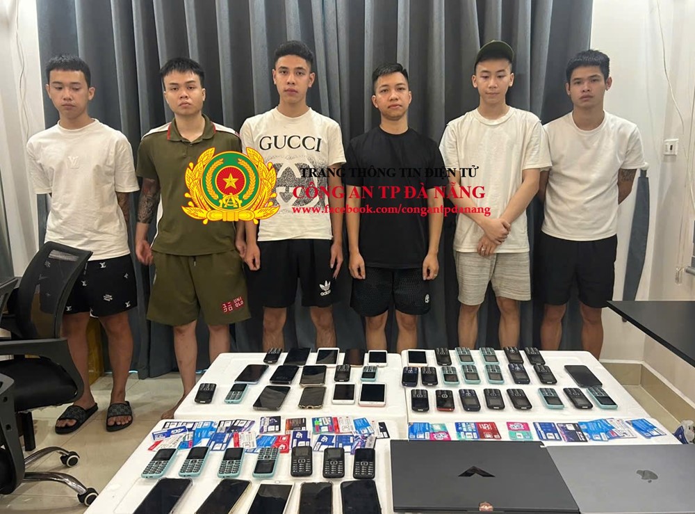 Khởi tố 2 thanh niên điều hành đường dây vay nặng lãi, khiến hàng nghìn điện thoại iPhone bị khóa - ảnh 2