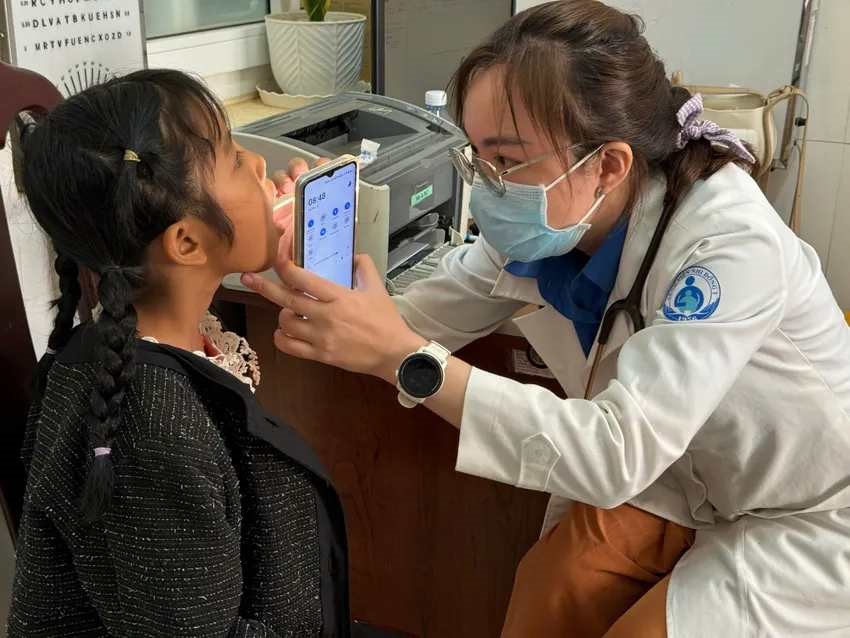 7 bác sĩ giỏi chuẩn bị đến Côn Đảo - ảnh 2