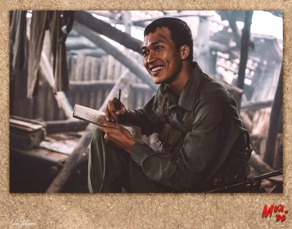 Diễn viên 'Mưa đỏ': Tôi vừa cầm súng, vừa run rẩy khóc  - ảnh 1