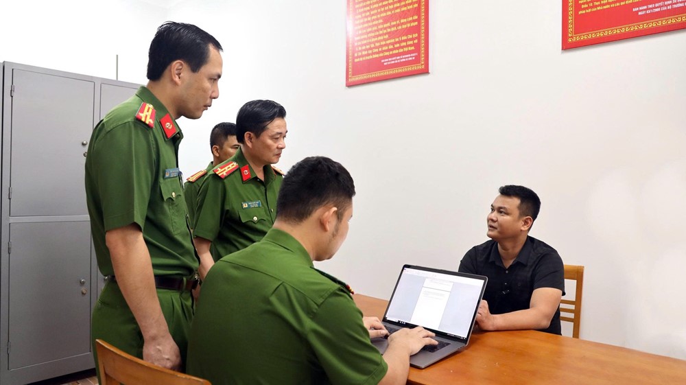 Huy động gần 100 cán bộ, triệt phá đường dây lừa đảo chiếm đoạt hàng chục nghìn tỷ đồng qua hình thức đầu tư vào tiền ảo - ảnh 2