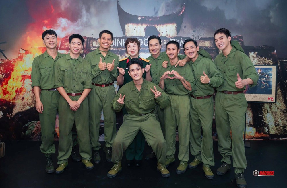 Nữ Thượng tá đứng sau ‘Mưa đỏ’ - phim Việt doanh thu cao nhất năm 2025: Học cùng lúc 2 trường đại học, thủ khoa cả đầu vào và đầu ra trường Sân khấu - ảnh 1