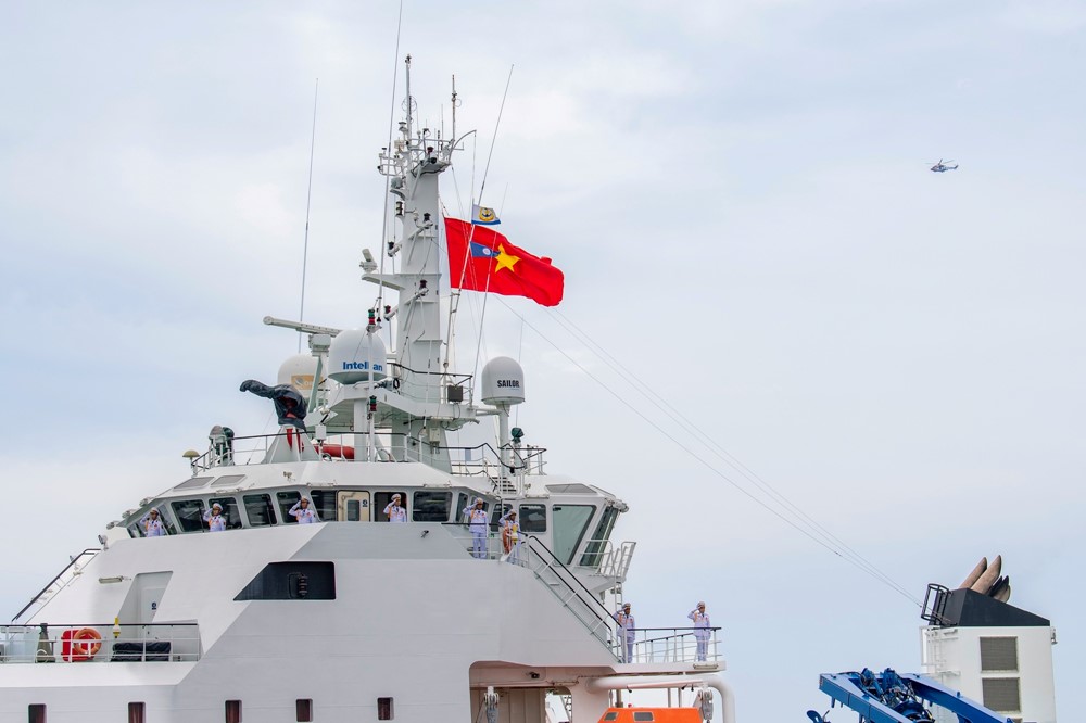 Lần đầu tiên trong lịch sử: Dàn tàu ngầm, tàu hộ vệ tên lửa diễu binh rẽ sóng, xé gió uy nghi trên biển - ảnh 8