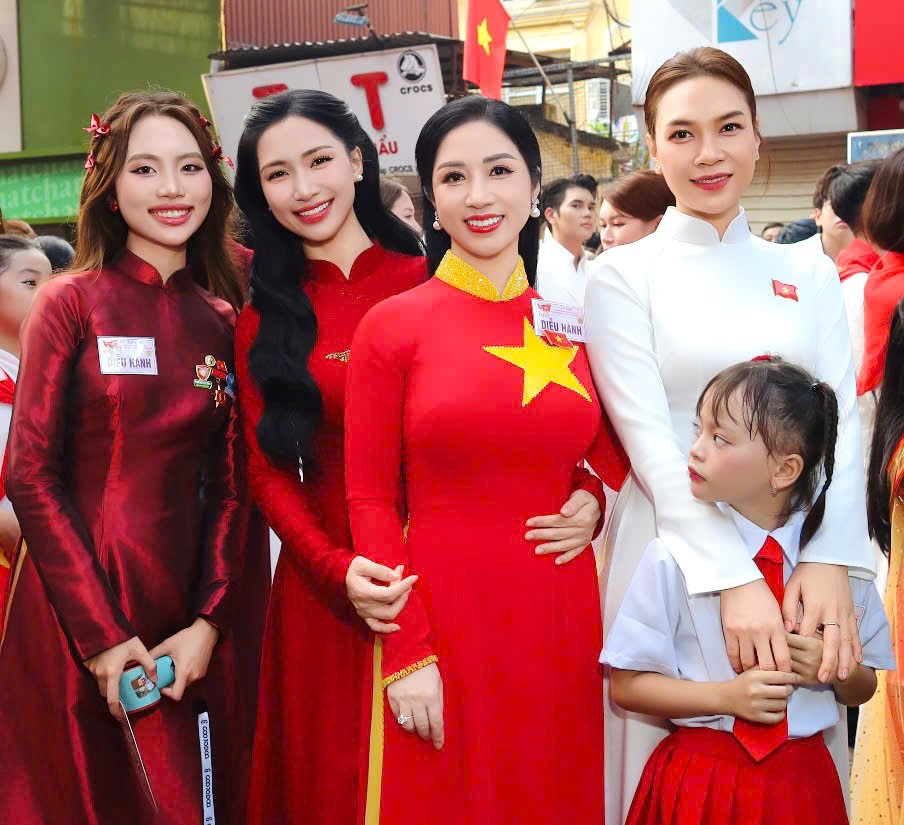 Cô gái sinh năm 2003 được chọn biểu diễn tại 2 sự kiện lớn nhất cả nước: 19 tuổi đã làm CEO, thành tích xuất sắc ai cũng ngưỡng mộ - ảnh 6