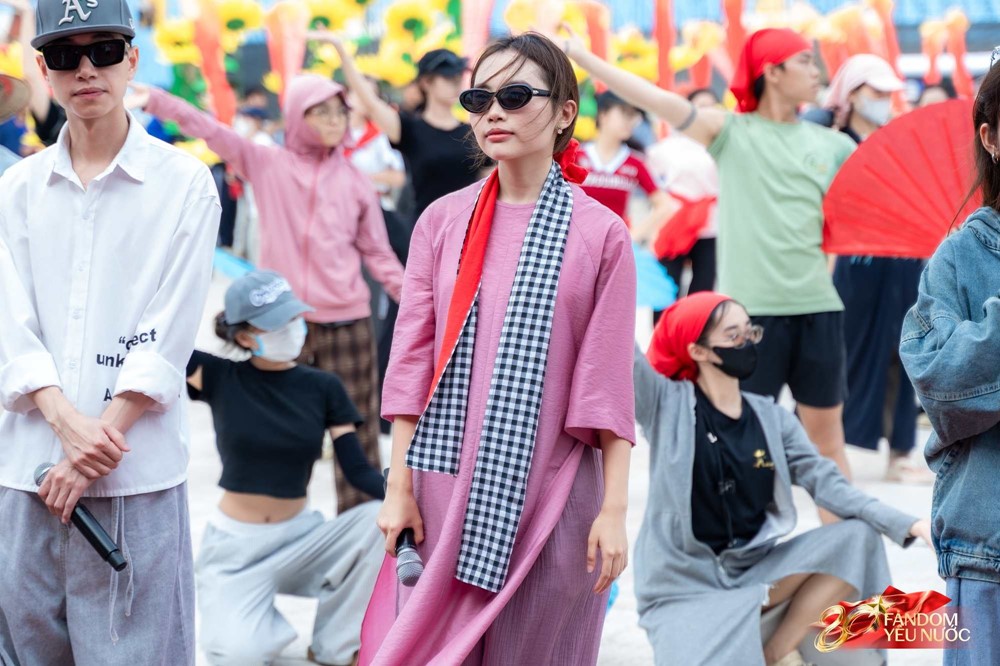 Cô gái sinh năm 2003 được chọn biểu diễn tại 2 sự kiện lớn nhất cả nước: 19 tuổi đã làm CEO, thành tích xuất sắc ai cũng ngưỡng mộ - ảnh 5