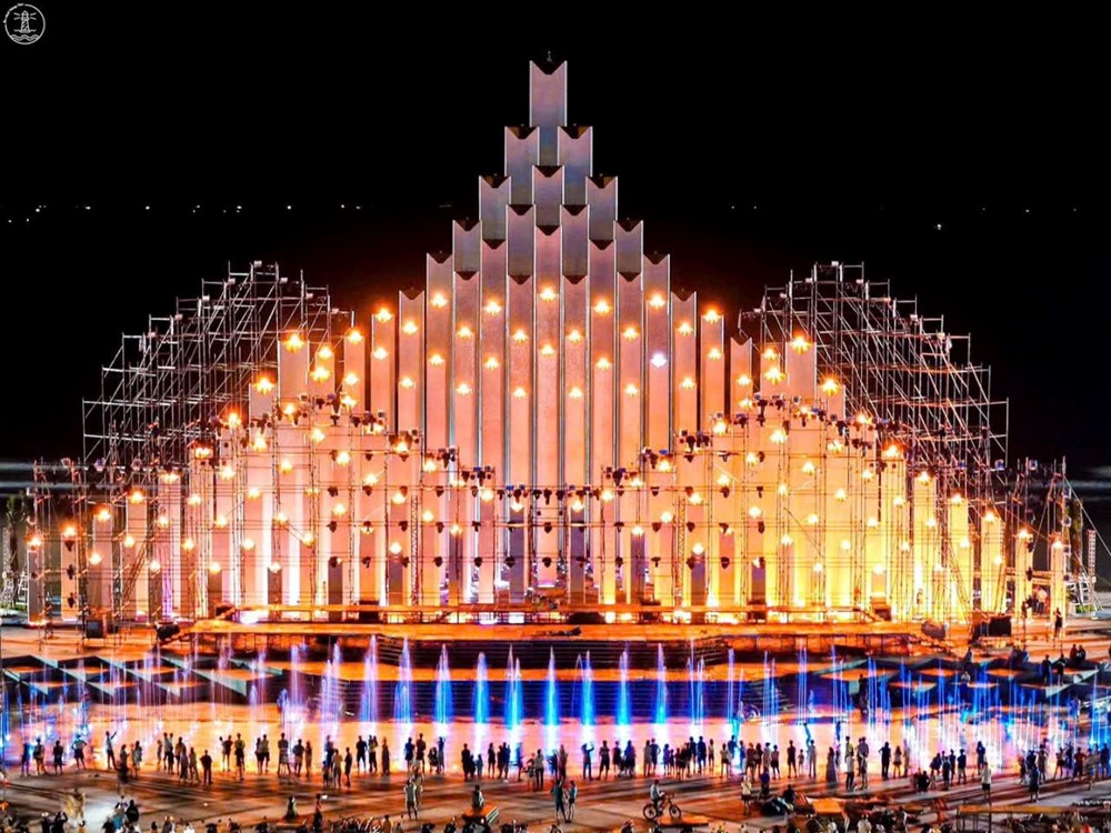 Huy động công nhân xây 143 trụ tháp ở quảng trường 1.100 tỷ, lập kỷ lục thần tốc trong 75 ngày - ảnh 2