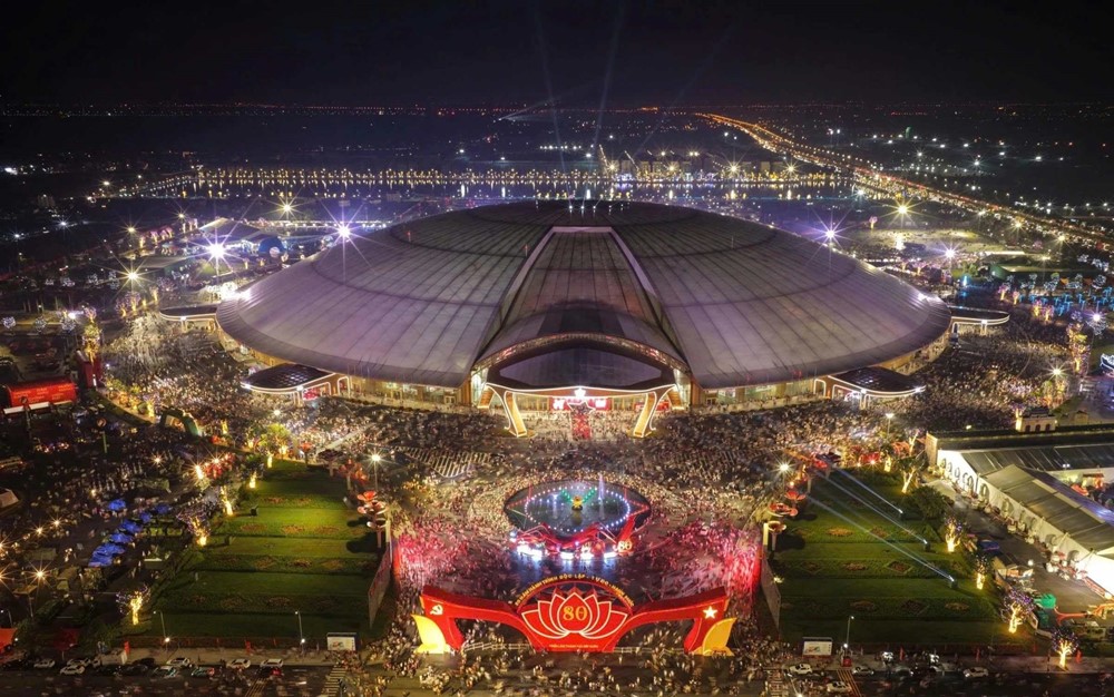 Huy động hơn 1.000 nhân công hoàn thành công trình hàng đầu Việt Nam trong hơn 10 tháng, lập kỷ lục có mái vòm thép lớn nhất hành tinh, bằng 14 lần sân bóng FIFA - ảnh 2