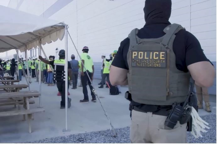 Mỹ - Hàn căng như dây đàn sau cuộc đột kích nhà máy Hyundai - ảnh 1