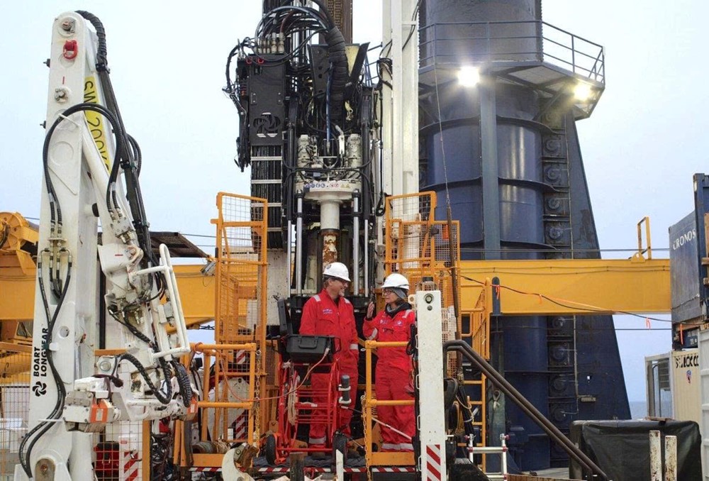 Khoan sâu gần 400m xuống đáy biển, Mỹ tìm thấy kho báu quý hơn cả dầu mỏ giữa ‘cơn khát’ toàn cầu  - ảnh 1