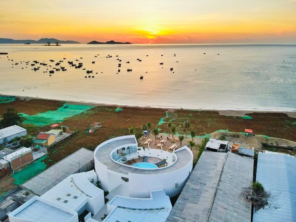 Cô gái quê Cà Mau vừa được đại gia hơn 26 tuổi tặng căn nhà view biển 10 tỷ ở thành phố đáng sống nhất VN, bất động sản khắp nơi - ảnh 3