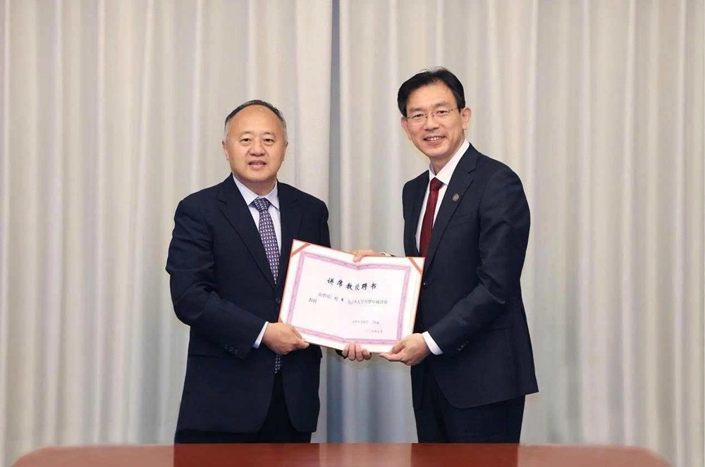 'Thần đồng' Toán học 12 tuổi đọc sách đại học, 35 tuổi trở thành giáo sư Harvard, quyết rời bỏ Mỹ về nước cống hiến - ảnh 1