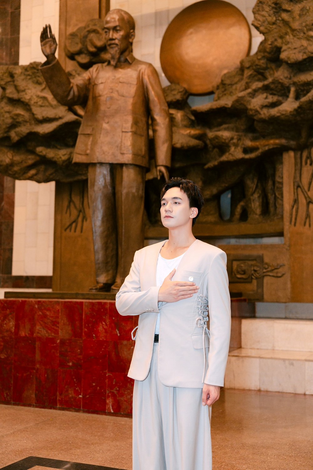 3 diễn viên trong phim ‘Mưa đỏ’ nhận Huy hiệu Bác Hồ - ảnh 4