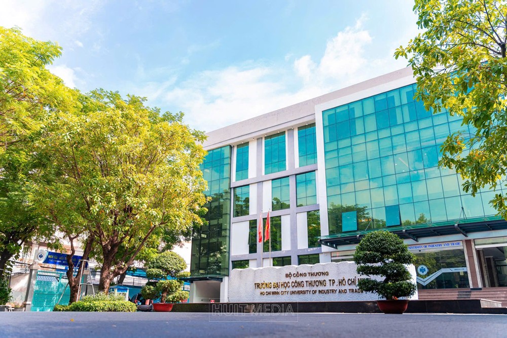 Đại học đầu tiên công bố thưởng Tết 2026, số tiền hiệu trưởng nhận gây bất ngờ - ảnh 1