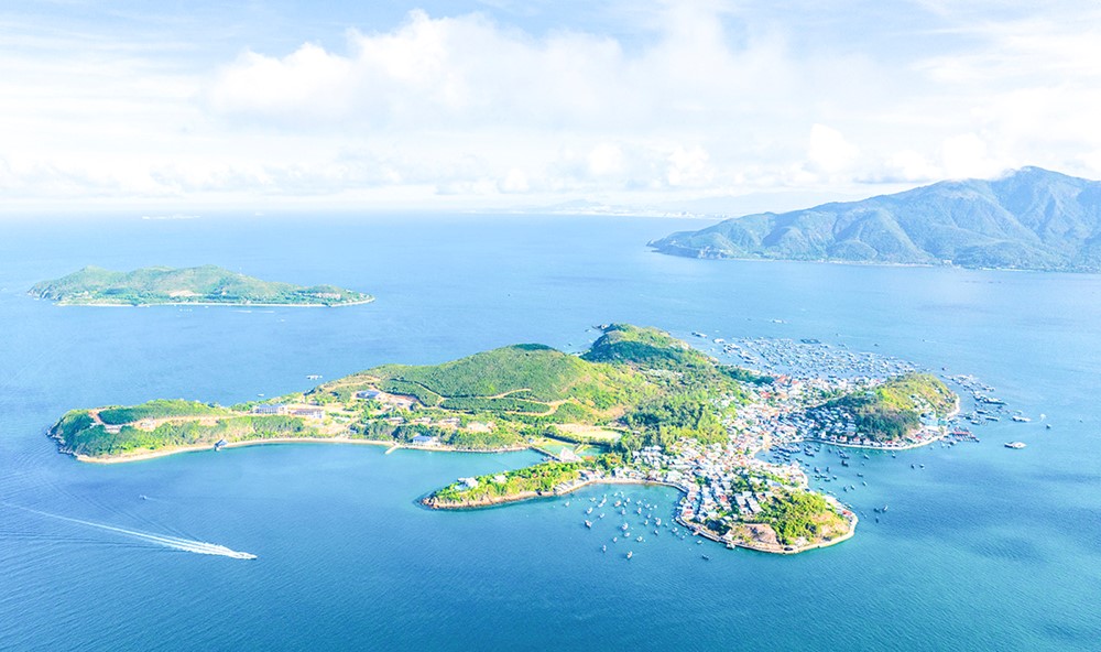 Chính thức từ 25/9, du khách phải trả phí tham quan vịnh biển đẹp nhất thế giới của Việt Nam - ảnh 1