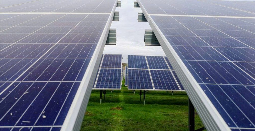 Pin mặt trời Trung Quốc giảm giá mạnh nhất lịch sử, 20 quốc gia nhập khẩu kỷ lục  - ảnh 1