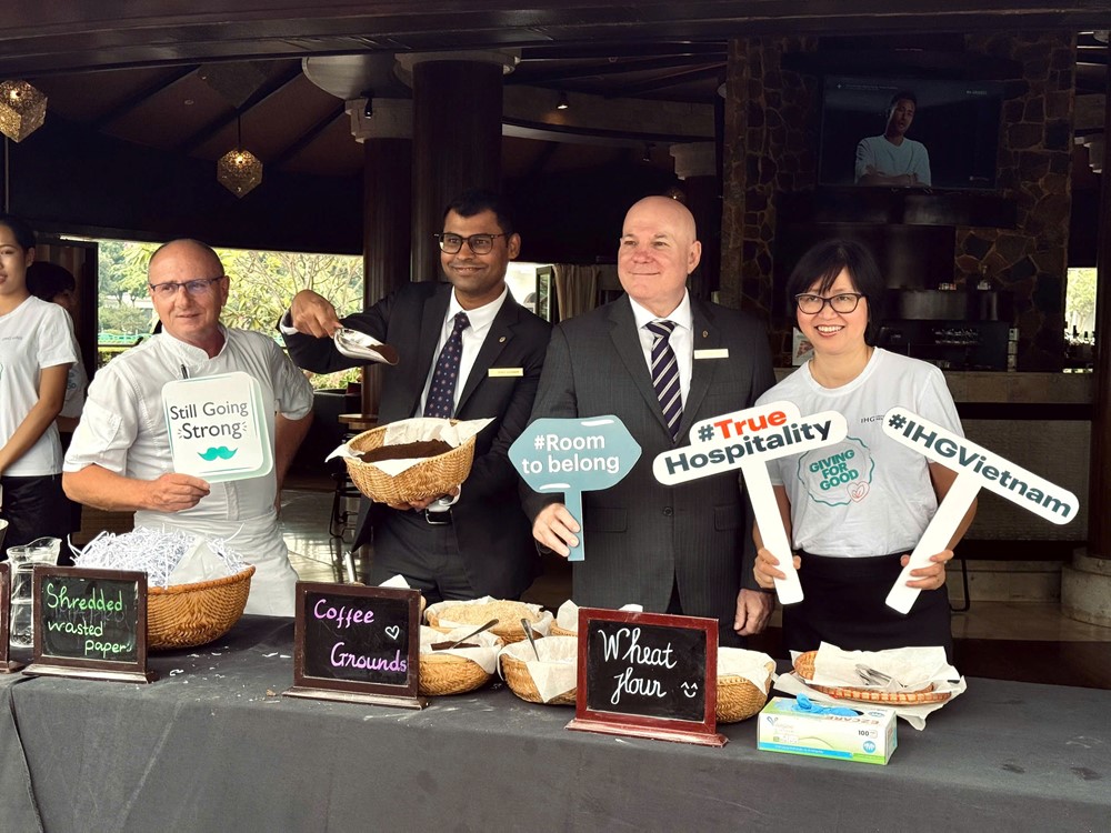 Phát động dự án tái chế bã cà phê thành bánh than thân thiện môi trường tại InterContinental Hanoi Westlake - ảnh 1