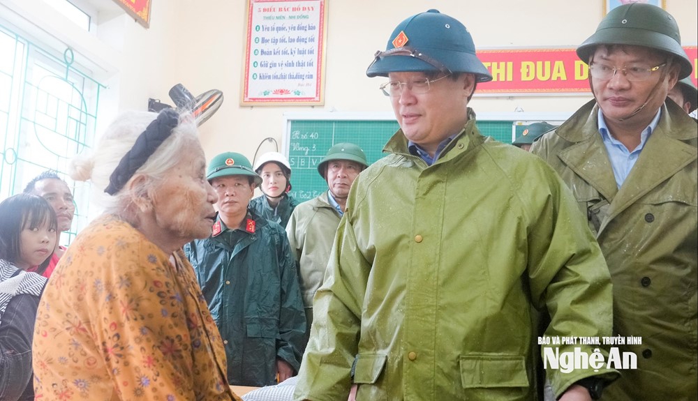 Hơn 2,6 triệu học sinh nghỉ học, người dân được sơ tán gấp trước khi bão Bualoi đổ bộ - ảnh 2