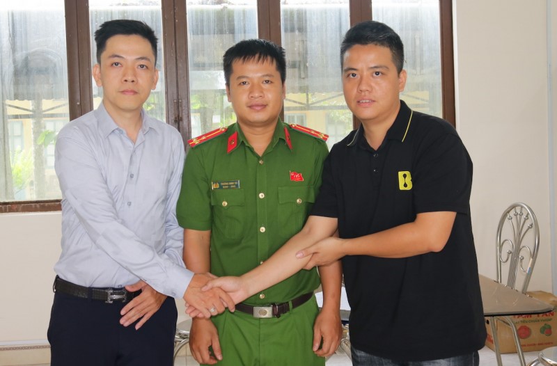 Có 2,3 tỷ không rõ nguồn gốc trong tài khoản ngân hàng, anh Khải bị công an mời lên làm việc gấp - ảnh 1