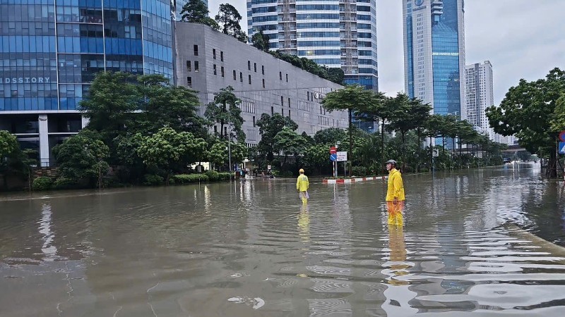 Sáng 8/10, Hà Nội còn hàng chục điểm ngập - ảnh 2