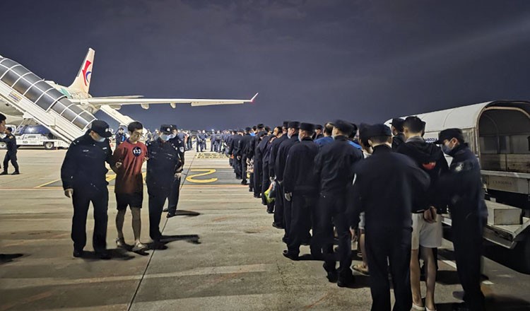 Trục xuất hơn 15.000 'chuyên viên an ninh mạng, nhân viên chứng khoán' từ nhiều quốc gia - ảnh 1