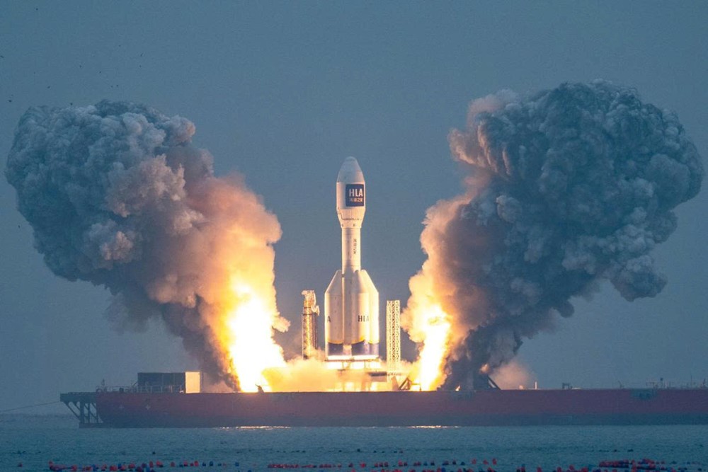 Quốc gia châu Á phóng thành công tên lửa nhiên liệu rắn mạnh nhất thế giới: Cỗ máy 400 tấn đưa 3 vệ tinh vào quỹ đạo chỉ trong vài phút - ảnh 1